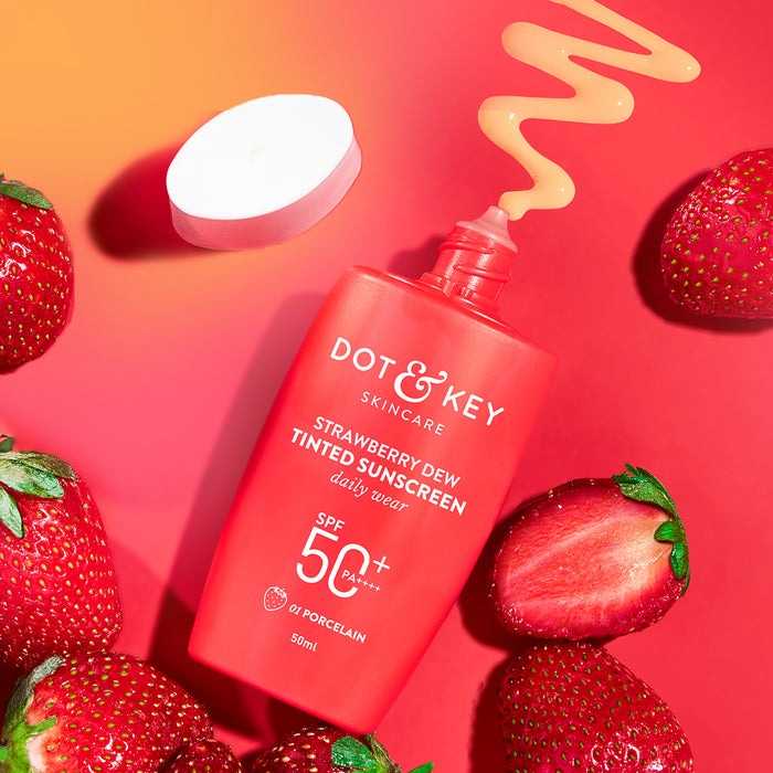 Dot & Key Strawberry Dew Tinted Sunscreen SPF 50+ PA++++ 01 Porcelain Light