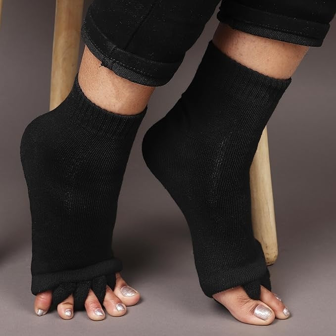 Aegon Toe Separator Socks - Black