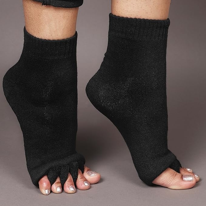 Aegon Toe Separator Socks - Black
