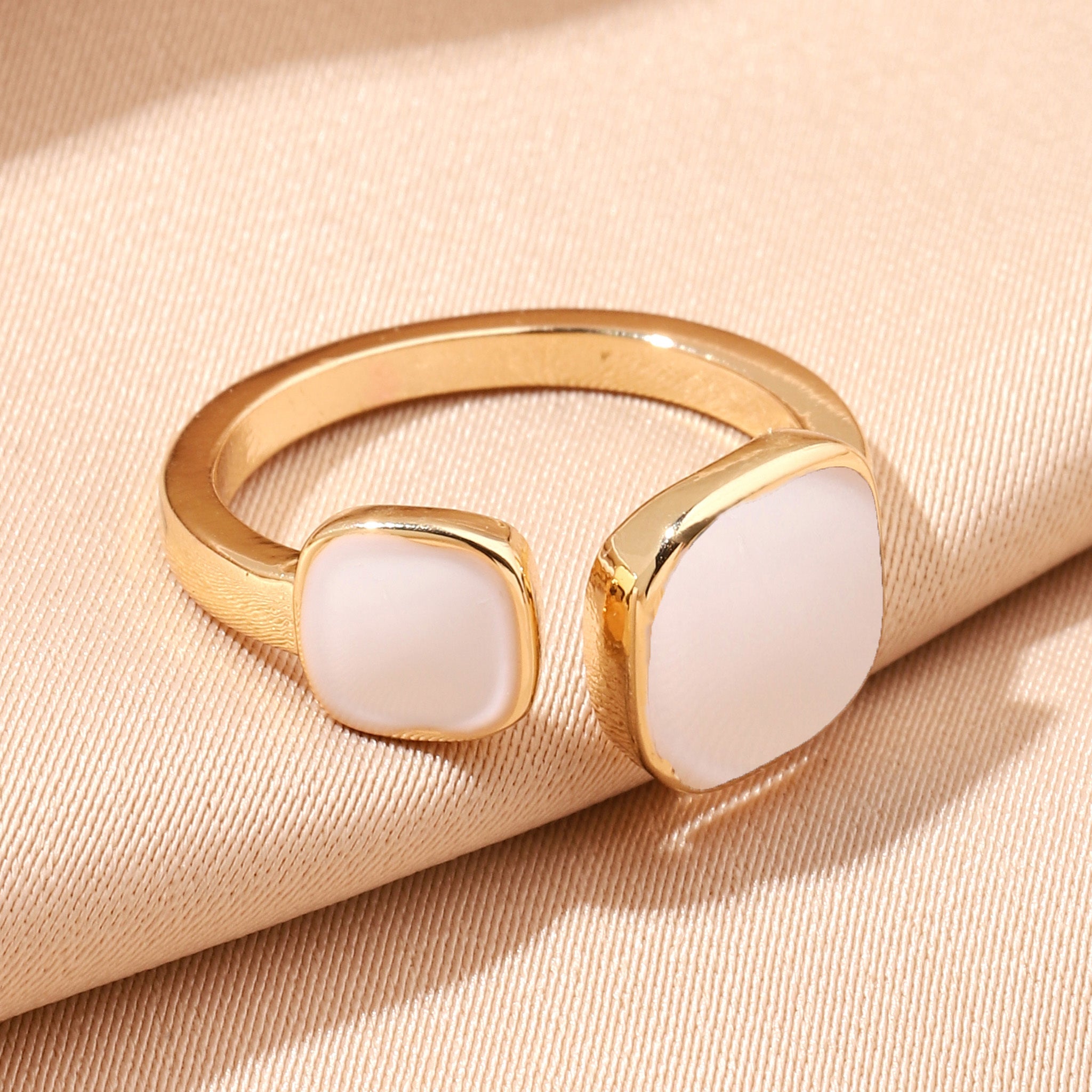 Salty White Raya Gold Ring