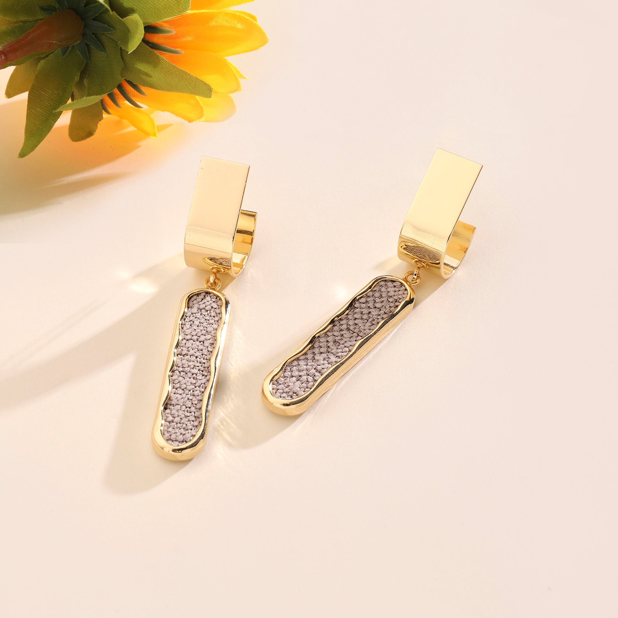 Salty Ojo O Beige Gold Earring