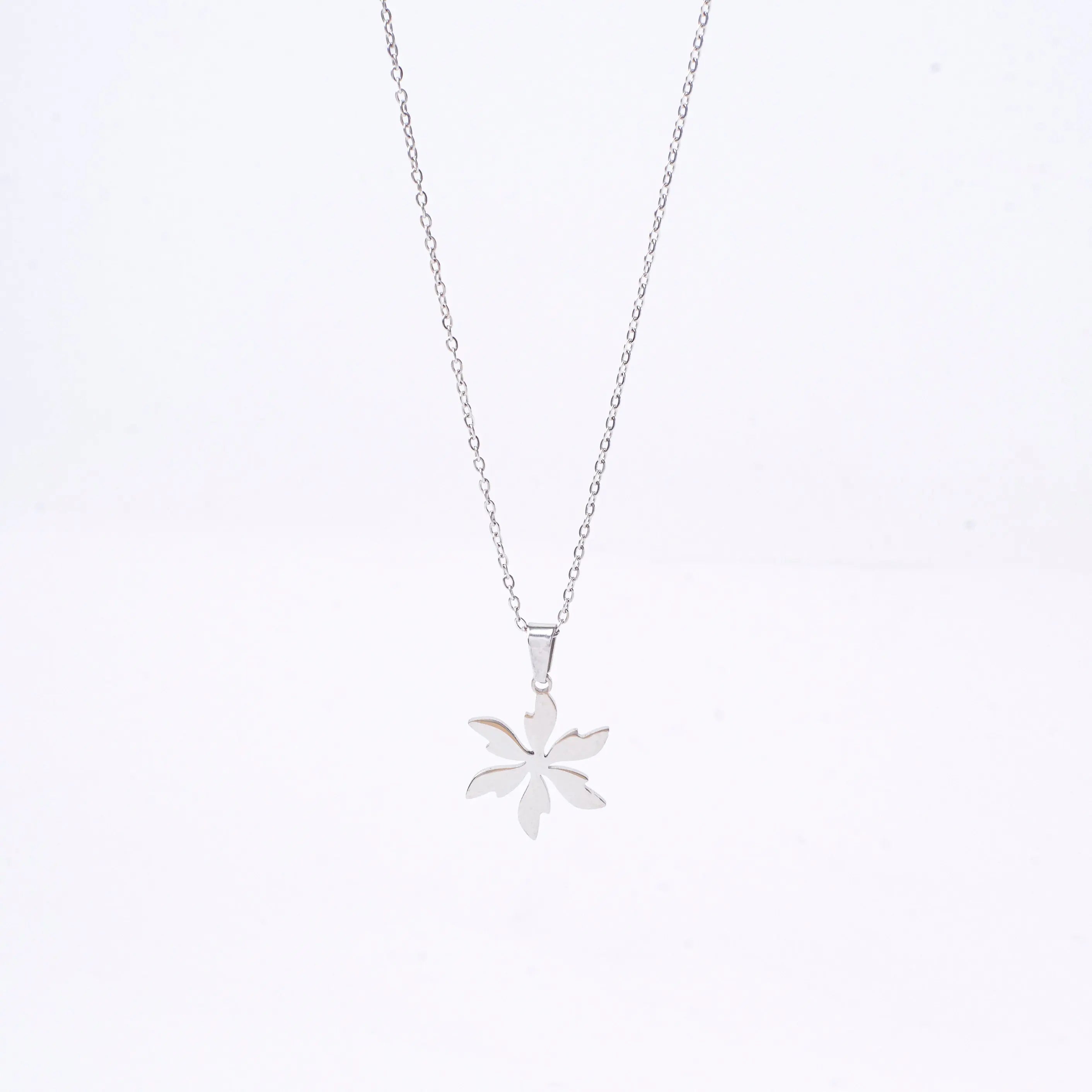 Salty Laurel Silver Chain