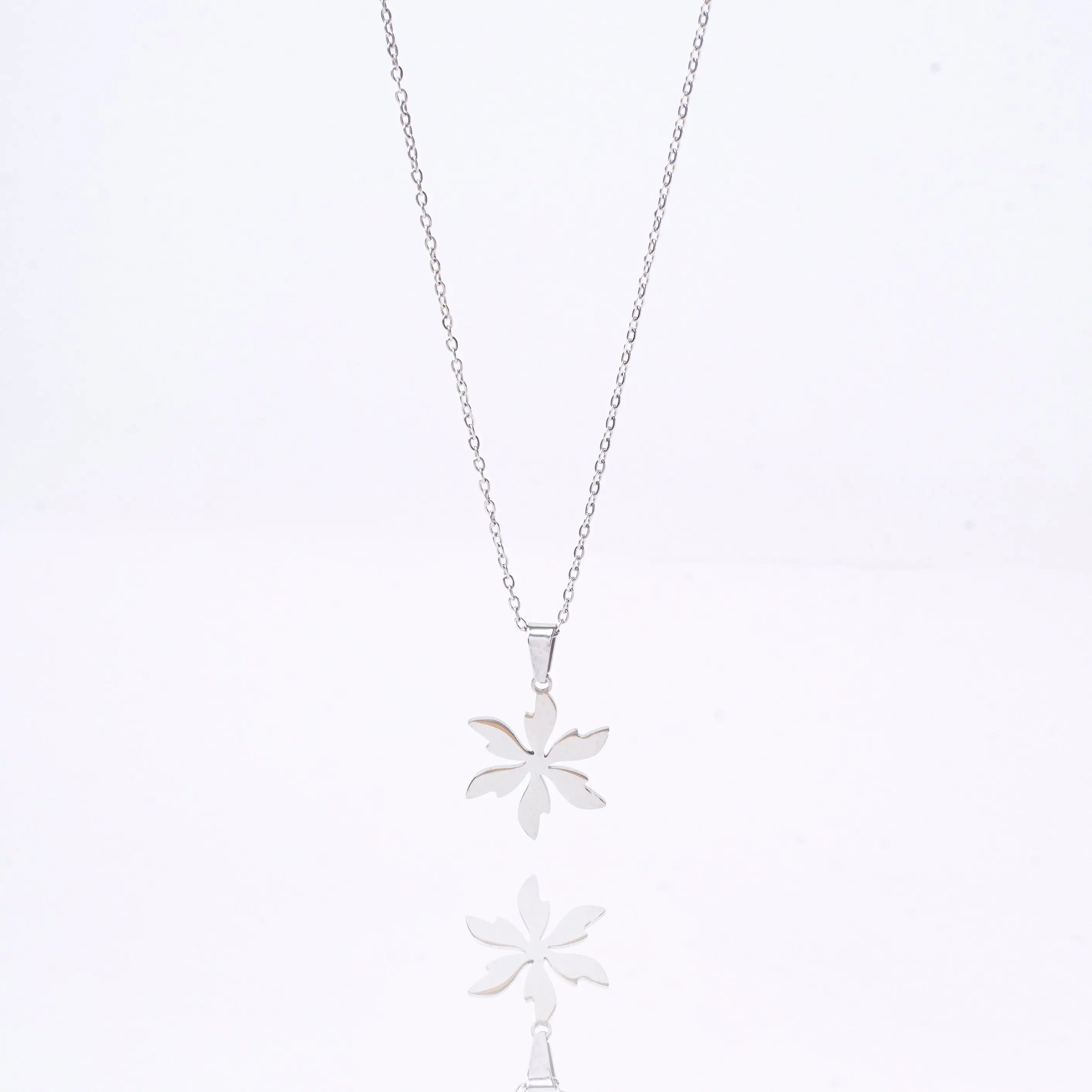 Salty Laurel Silver Chain
