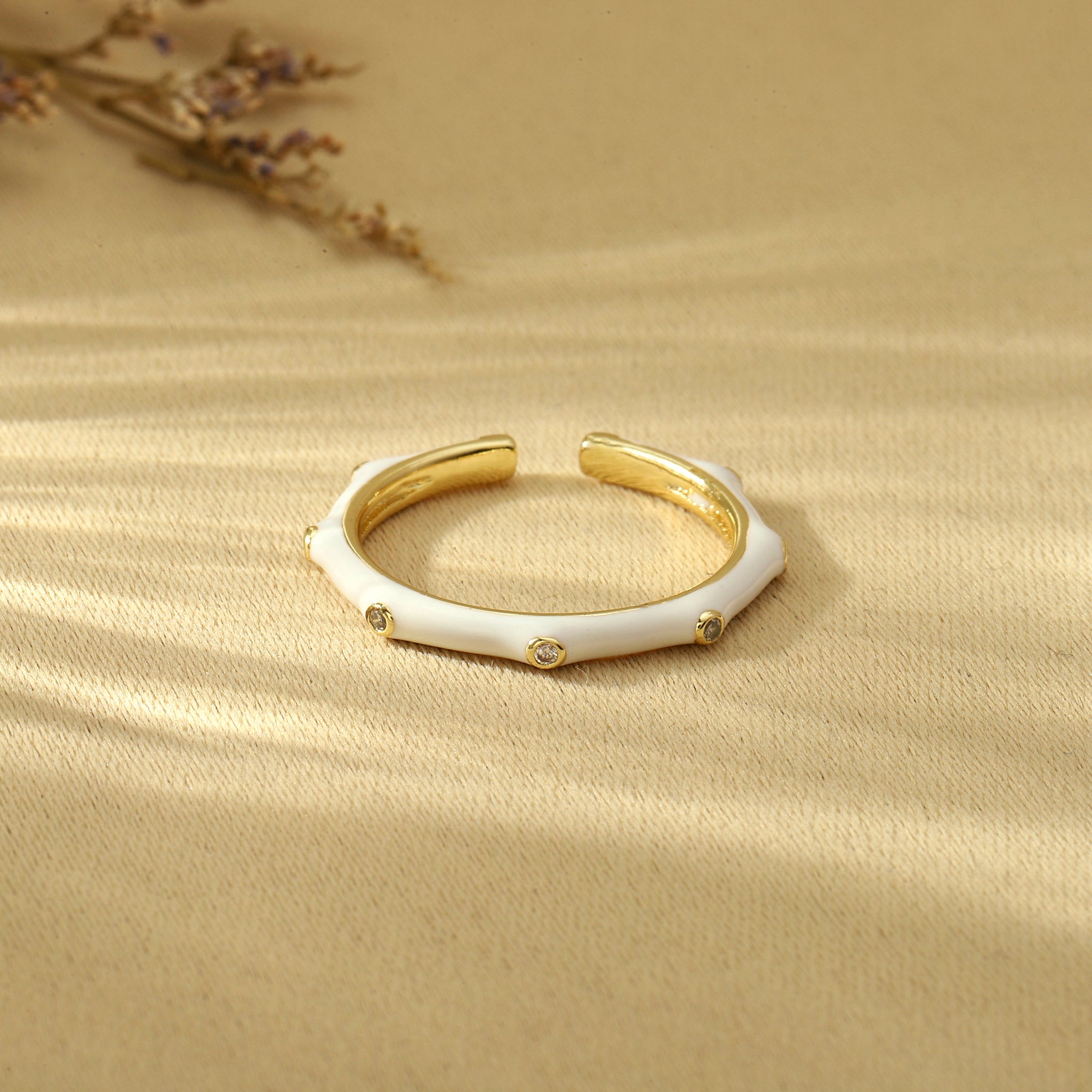 Salty Sinister Splendor Ring - White