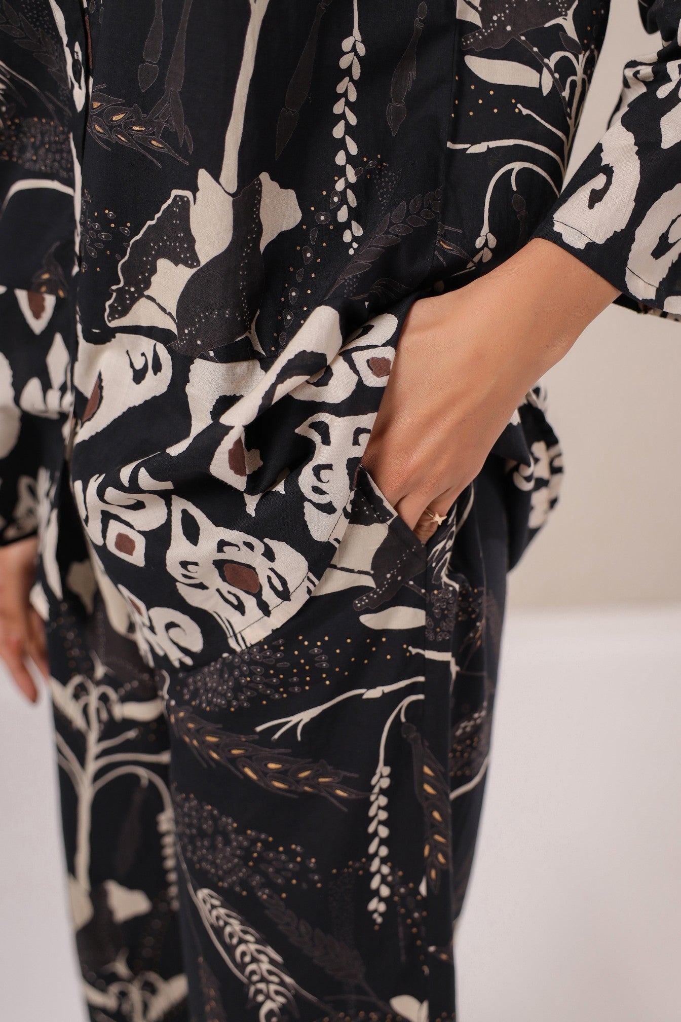 Label Flavia Midnight Muse – Black Abstract Print Co-Ord Set