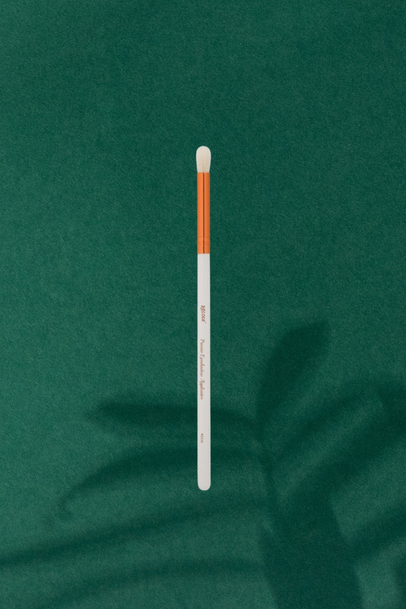 Recode Precise Eyeshadow Applicator Brush - Rs 116