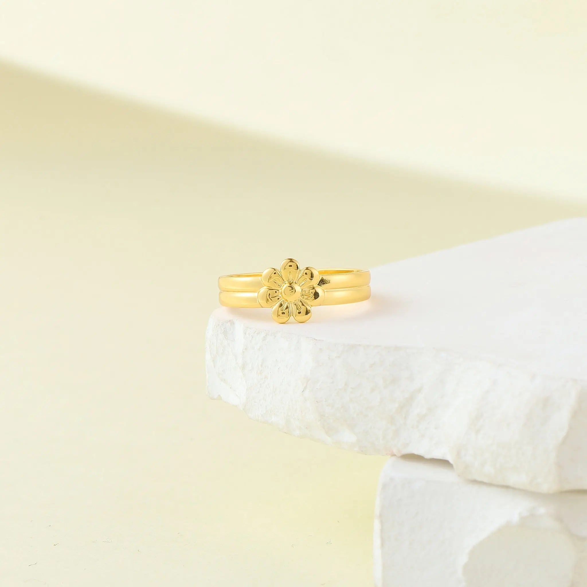 Salty Golden Daisy Ring