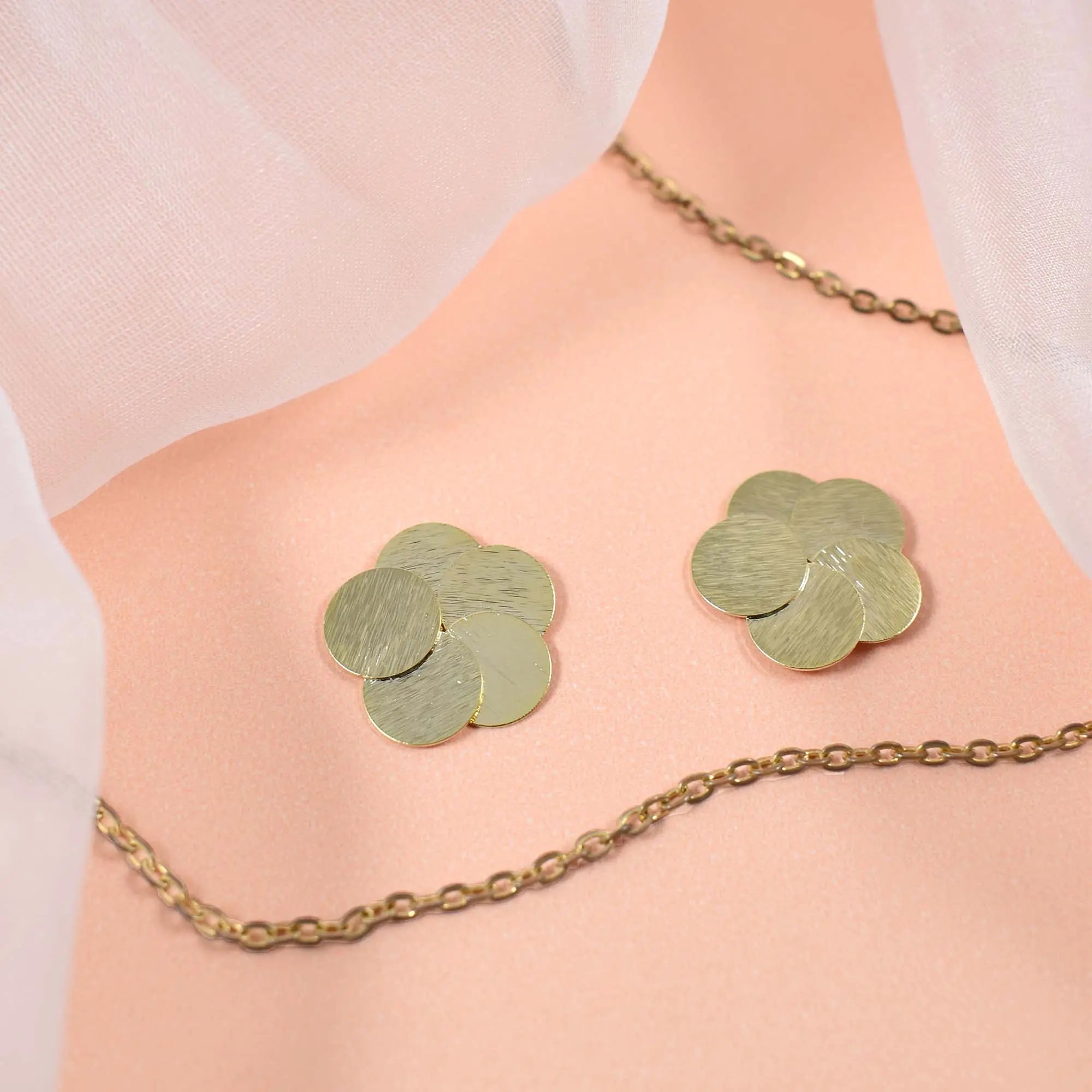 Salty Overlap Metal Round Flower Stud Earrings