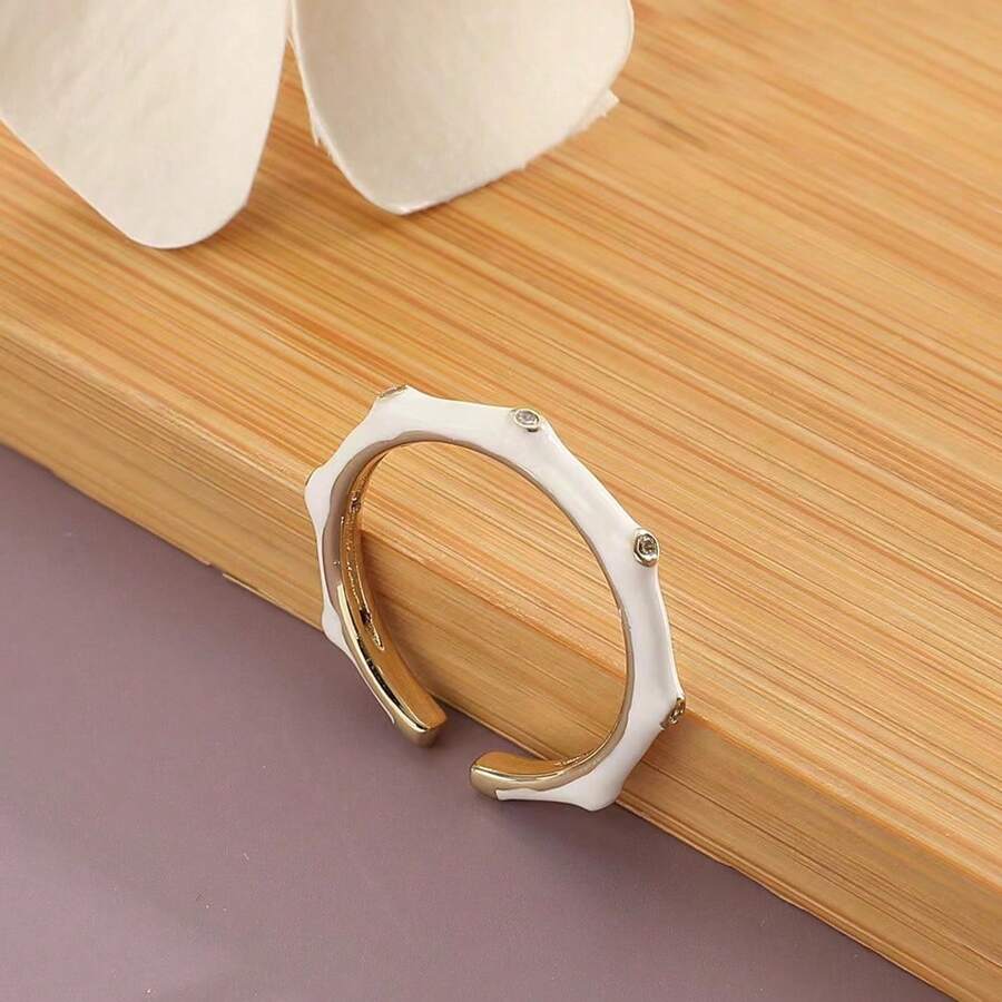 Salty Sinister Splendor Ring - White