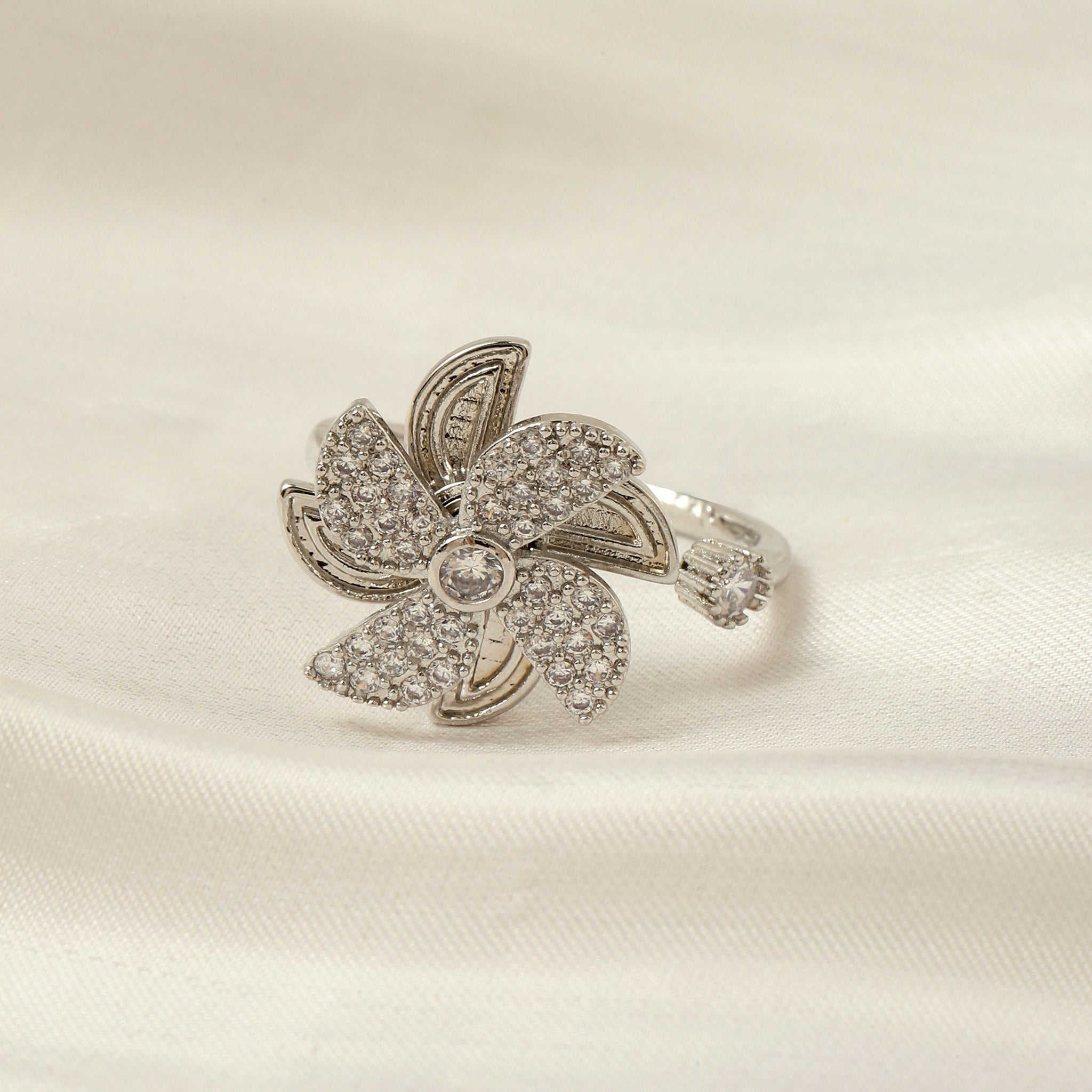 Salty Windy Spinner Crystal Ring