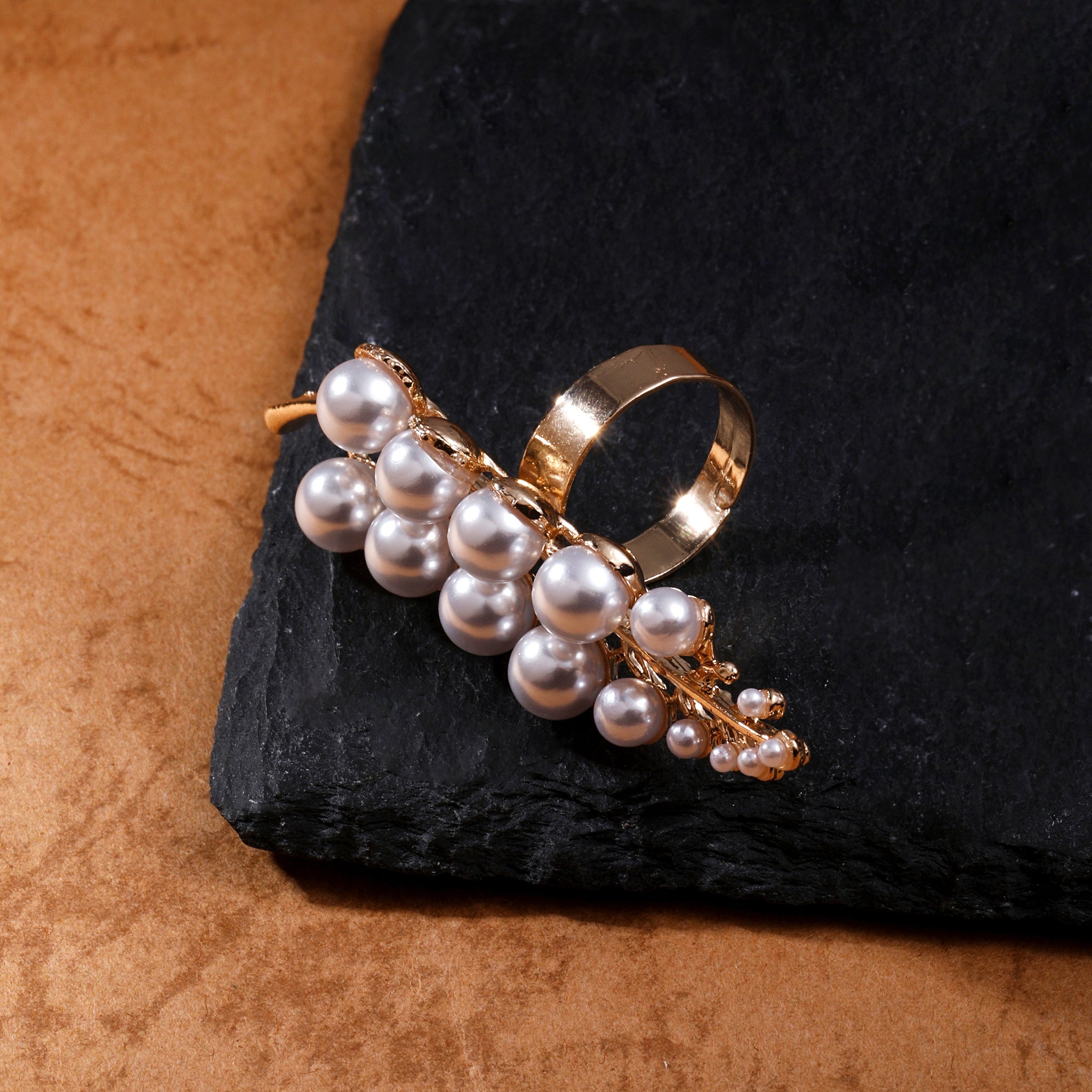 Salty Embellished Pearls Leaf Ring