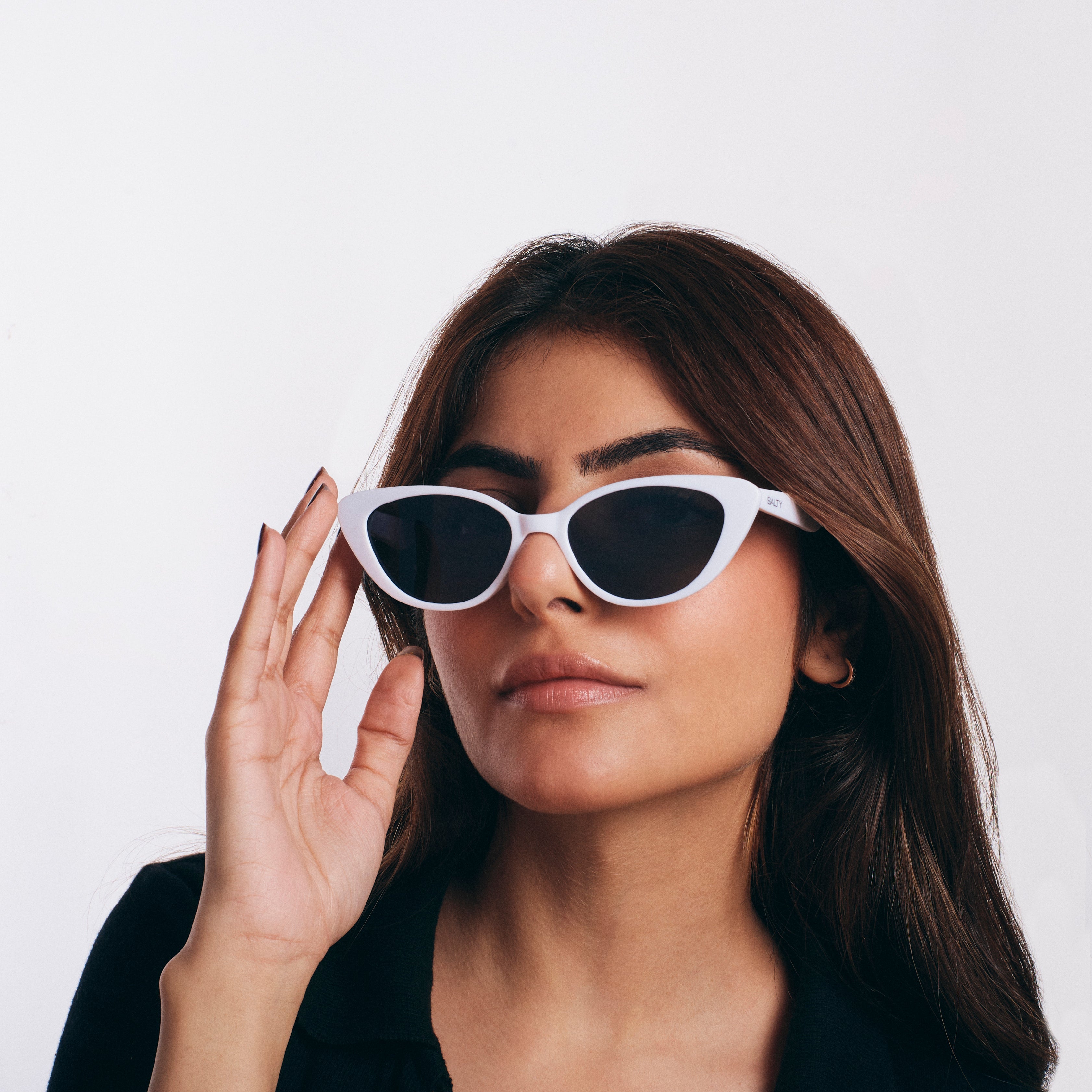 Salty Kurt Cobain Inspired White Oval Sunglasses
