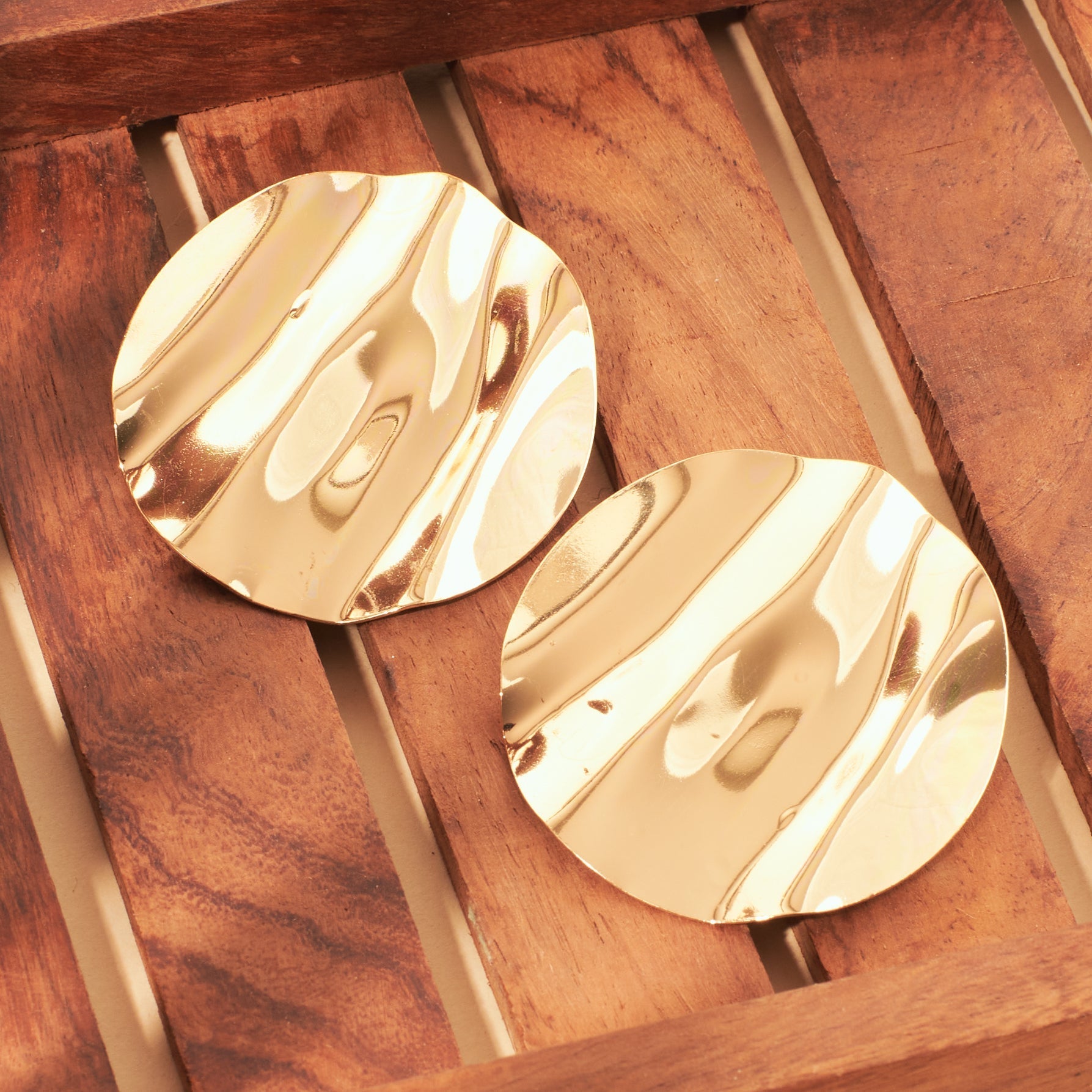 Salty Round Textured Gold Earring