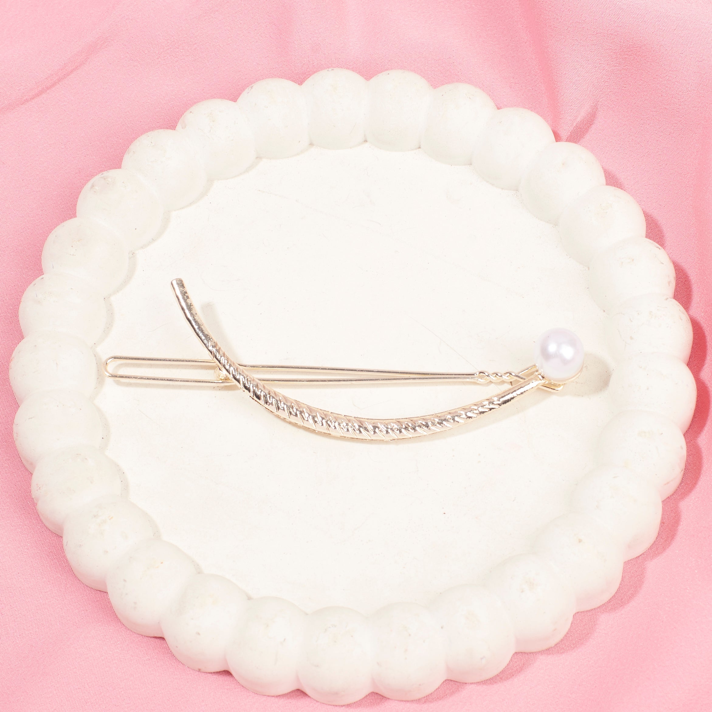 Salty Daisy Twist Bun Pin