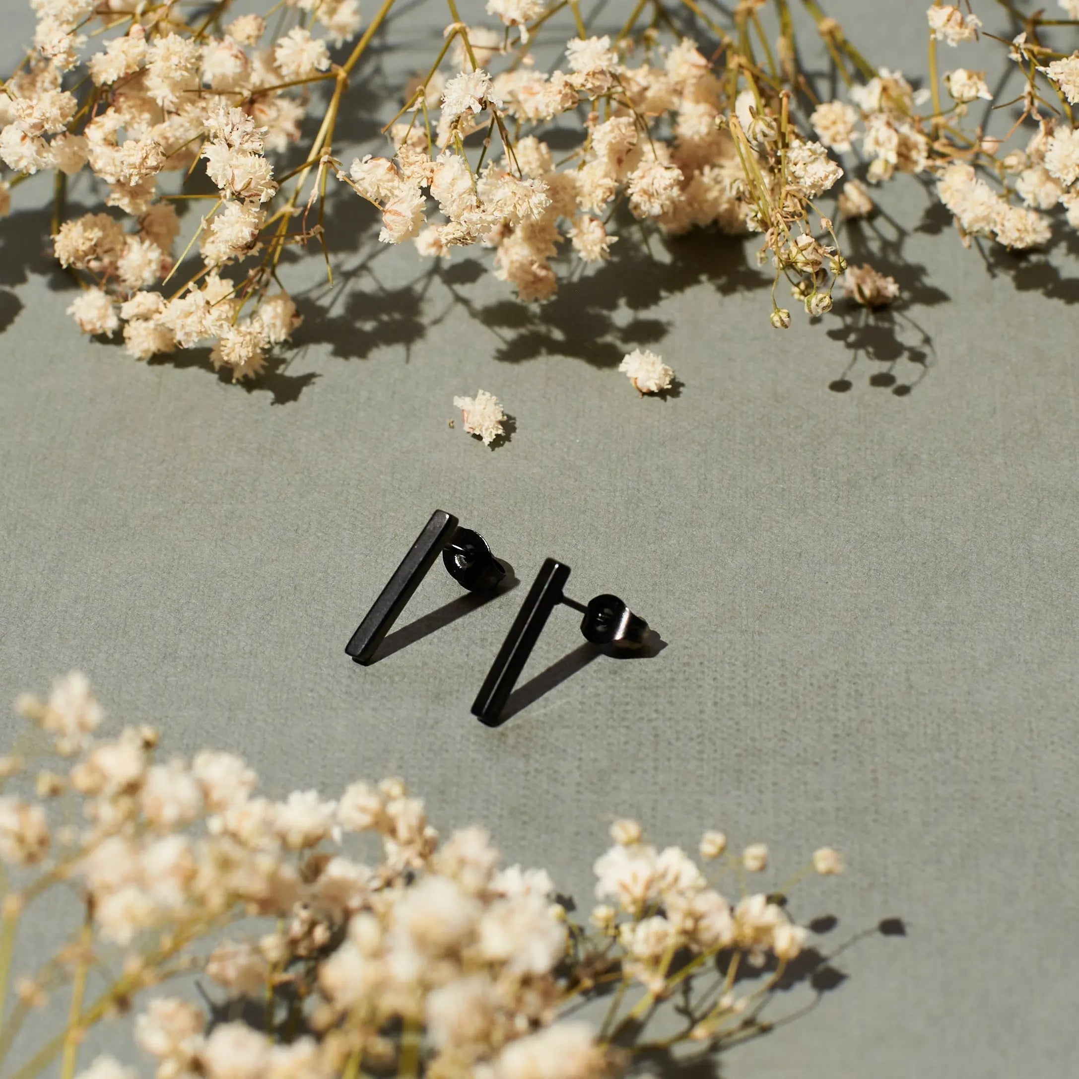 Salty Urban Spiral Black Earrings
